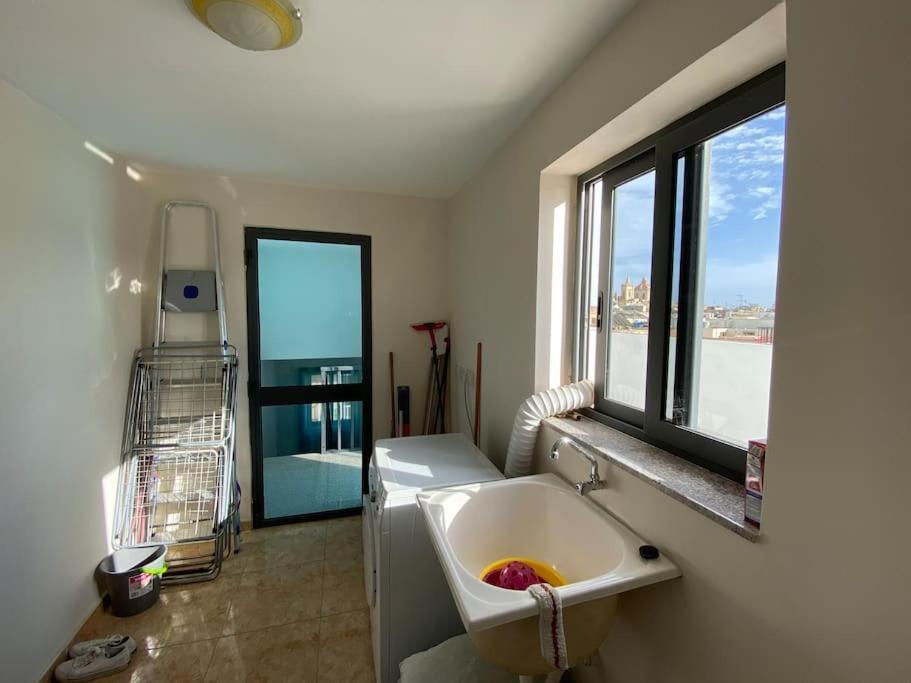 Tarxien May Flower: Modern Flat Close To Airport/Bus Stops מראה חיצוני תמונה