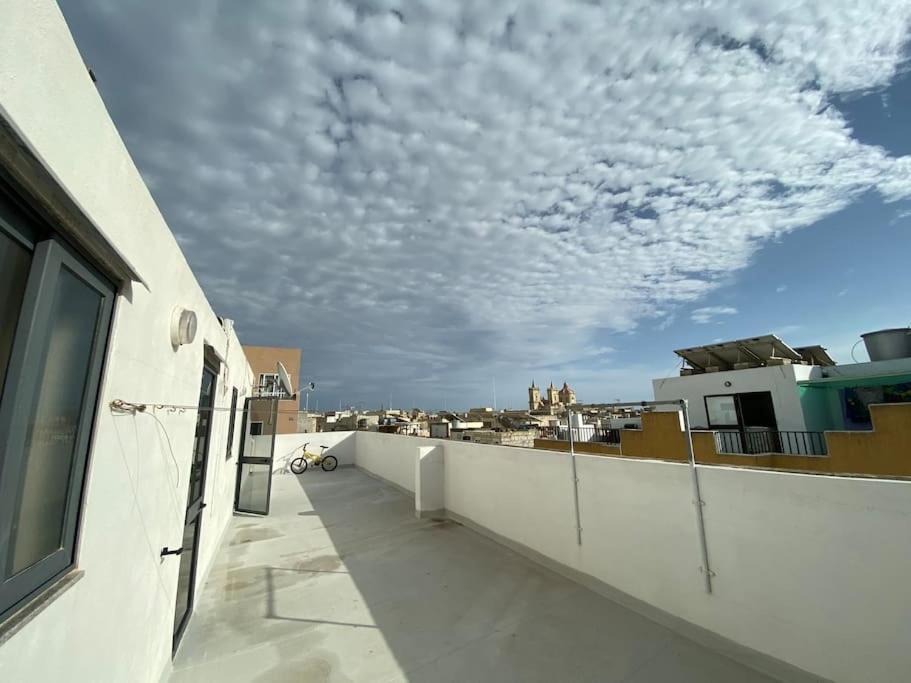 Tarxien May Flower: Modern Flat Close To Airport/Bus Stops מראה חיצוני תמונה